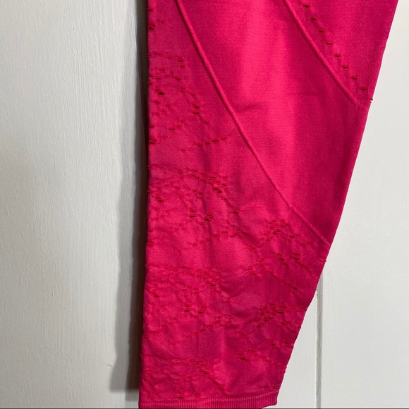 Fabletics Seamless High-Waisted Capri - Picture 5 of 7